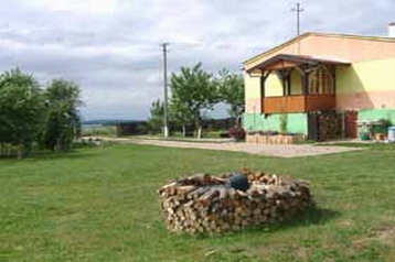 Polonia Chata Łabapa, Exterior